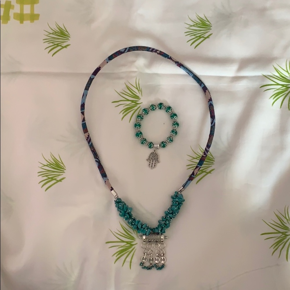 New!! Necklace and bracket set not adjustable